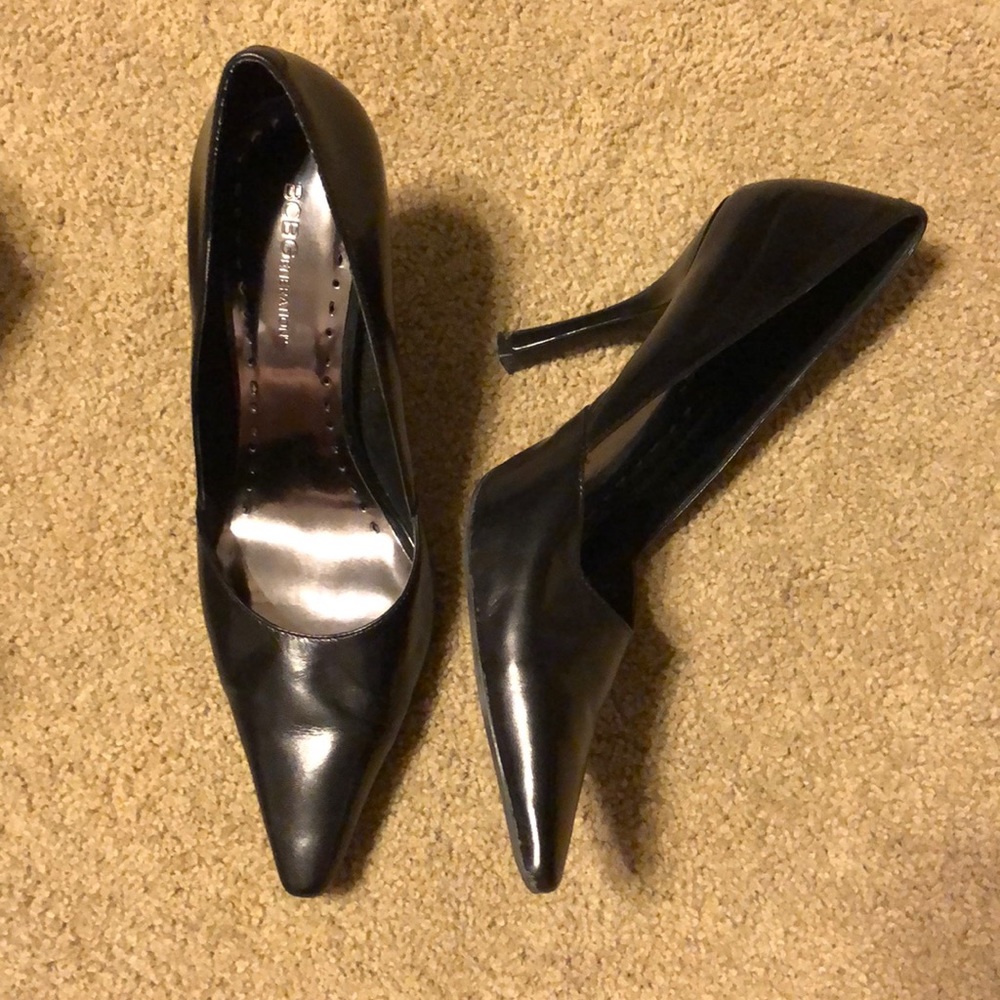 Black pointed toe heel